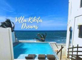 4 BR Kikita Beach Villa Oceanfront w Pool，位于多拉多的酒店