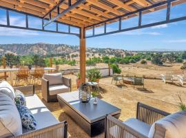 Charming Home in the Heart of Wine Country，位于佩索罗伯斯的酒店