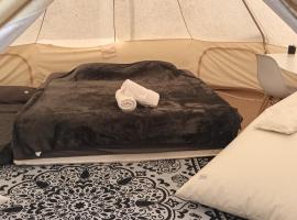 Umarin Glamping 5m Tent 1，位于Ban Huai Sok Noi的酒店