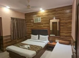 Lucky Service Apartments - Near BKC