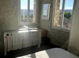 Charmante petite maison à Murs，位于莫尔斯的酒店