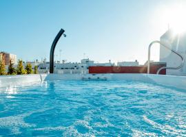 Aparthotel Luz de Gades - Suites Spa Gym - Adults Only，位于加的斯的酒店