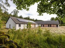 An Spiris Accommodation at Dundreggan Rewilding Centre，位于当德拉甘的酒店
