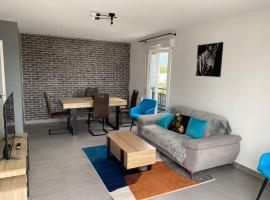 Logement Standing avec parking privé - proche CERN, Genève, ONU，位于圣热尼普伊的酒店