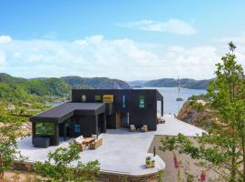 Stunning Home In Lyngdal With Kitchen，位于灵达尔的酒店