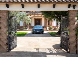 Andalusische Luxus-Finca Villa La Almunia Garden Ronda，位于阿里亚特的酒店