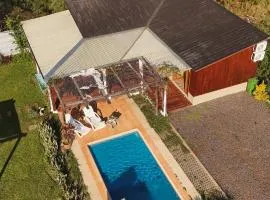 Casa completa con pileta privada y patio