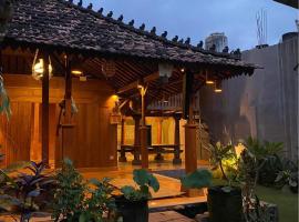Joglo Breeze Guesthouse and Villa，位于塔巴南的酒店
