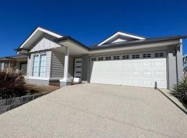 Modern family friendly Ipswich home，位于Bundamba的酒店