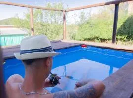 Cabaña serrana con pileta privada y vistas a las sierras, Unquillo