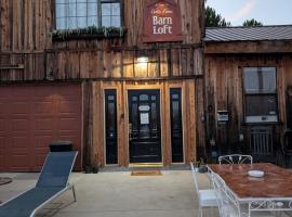 Rustic Rooms Barn Loft (Upstairs Studio Apartment) Near Kings Canyon & Sequoia National Parks，位于斯阔谷的酒店