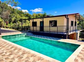 Casa Campestre Privada con Piscina Barbosa，位于巴尔博萨的酒店