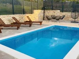 House Gruja with Pool