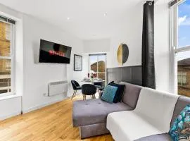 30 percent off! Sophisticated 2 bed in Central Dewsbury - Sleeps 4