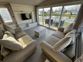 Mablethorpe Lakeside Caravan with Decking & Wi-Fi!