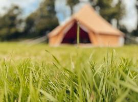Fully Furnished Bell Tent 1，位于圣奥斯特尔的豪华帐篷