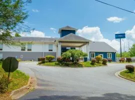 Clarion Pointe-Dillard near Blue Ridge Mountains