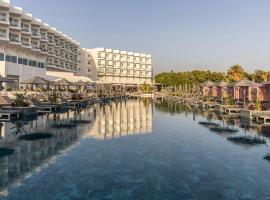 Cali Resort & Spa Designed For Adults by Louis Hotels，位于帕福斯的酒店