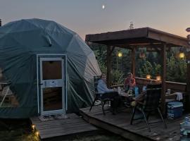 GLAMPING SLOVENSKO，位于Konská的豪华帐篷