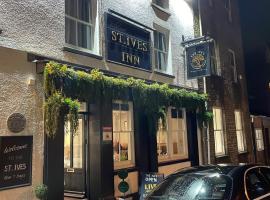 St Ives，位于尼思的酒店