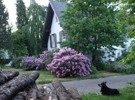 Privatzimmer im Landhaus mit großem Garten und Parkplatz