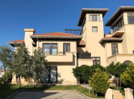 Beautiful townhouse near the sea, Sea Breeze Resort, Baku，位于巴库的酒店