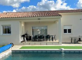 Gîte pour 8 personnes，位于Frespech的酒店