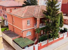 Casa Palomera - Casa completa con jardín, gimnasio y garaje privados，位于莱昂的酒店