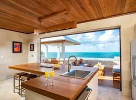 Luxurious Beachfront 2 bedroom villa on Smith's Reef