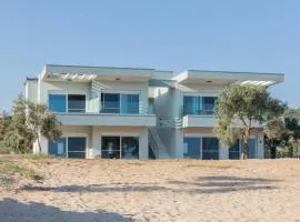 EluDes Seaside Suites