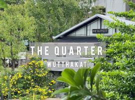 The Quarter Wutthakat，位于Bang Khun Thian的酒店