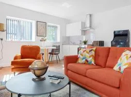 Modern Studio in Arnold centre
