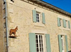 Gite Mani et Princesse à partir de 2 à 6 personnes，位于Sainte-Soline的酒店