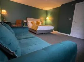 Green Suite - Central - Sleeps 6