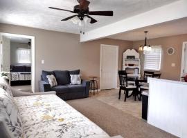 Backwoods Guesthouse Near VIR，位于Blanch的酒店