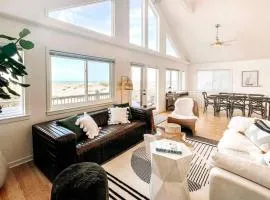 Dune Haus - Oceanfront w Hot Tub, Private Beach