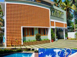 Clive Ten Resorts Athirappilly，位于Kizhake Chālakudi的酒店