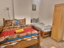 Cosy split-level 2 bed apartment