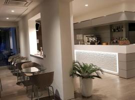 拉奎拉酒店，位于里米尼的酒店