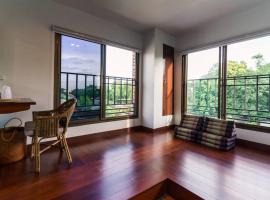 TREETOP - Fong Lee CC Lampang Walking Street，位于南邦的带停车场的酒店