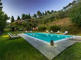 Villa Nel Bosco, charming Tuscan Retreat with Private Pool and View