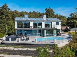Lyxig villa i Solsidan，位于斯德哥尔摩的酒店