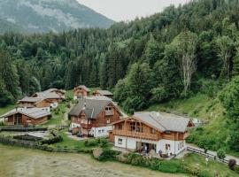 Luxury Chalets Gradenbach near Schladming，位于恩斯塔尔豪斯的酒店
