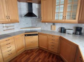 Spacious three room apartment with a large kitchen and bathroom，位于吕勒奥的酒店