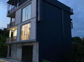 Maison avec vue panoramique et piscine，位于Gant'iadi的酒店