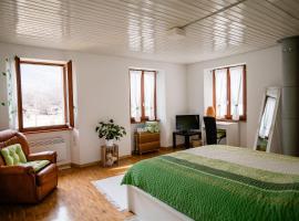 in lak'ech - rooms，位于Chironico的住宿加早餐旅馆
