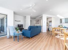 Central 2BR Stylish Apt Located in Greenway - Hosted by Canstay，位于Tuggeranong的酒店