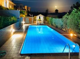 Villa Infinity View Athens Riviera，位于阿纳维索斯的酒店