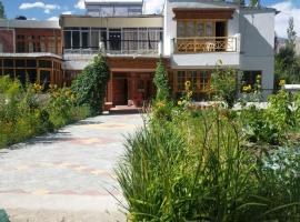 Shayok Guest House Ladakh by LexStays，位于洪达尔的酒店