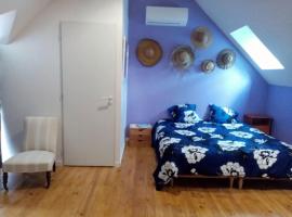 Gîte Les étoiles，位于Charenton-du-Cher的酒店